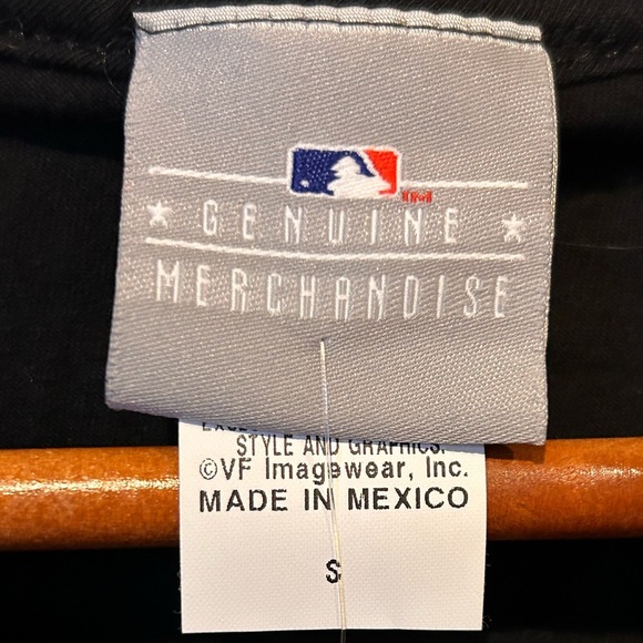 Juniors *MLB* REDS T-Shirt, NWT, Size Small - Picture 3 of 4